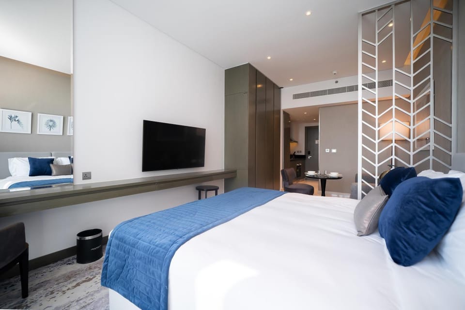 Bed, TV and multimedia, Photo of the whole room