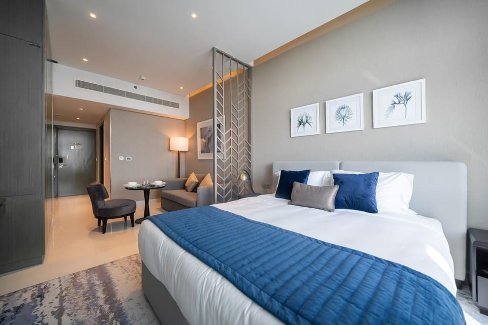 Bed, Photo of the whole room, Seating area