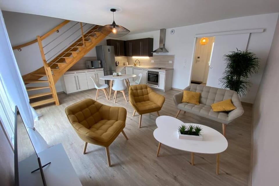 Living room, Seating area, Dining area