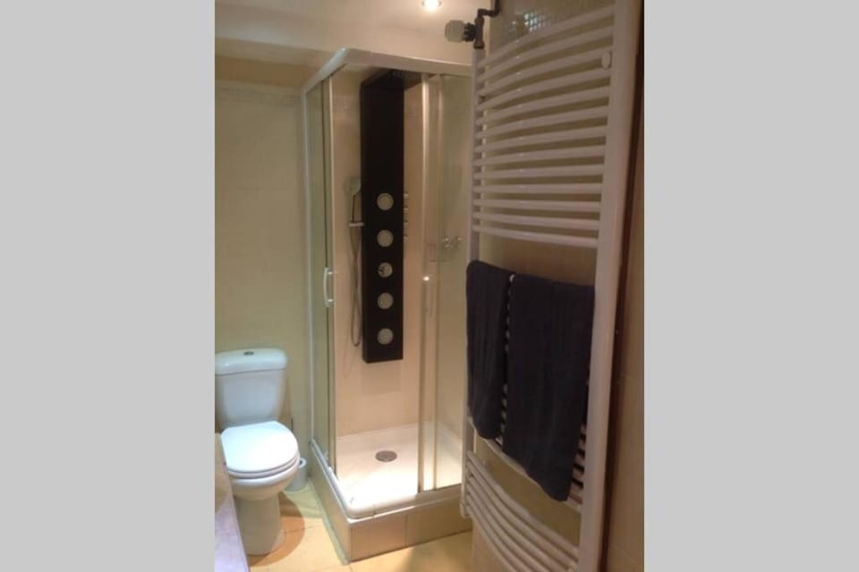 Bel appartement en rez-de-jardin Apartment in Normandy