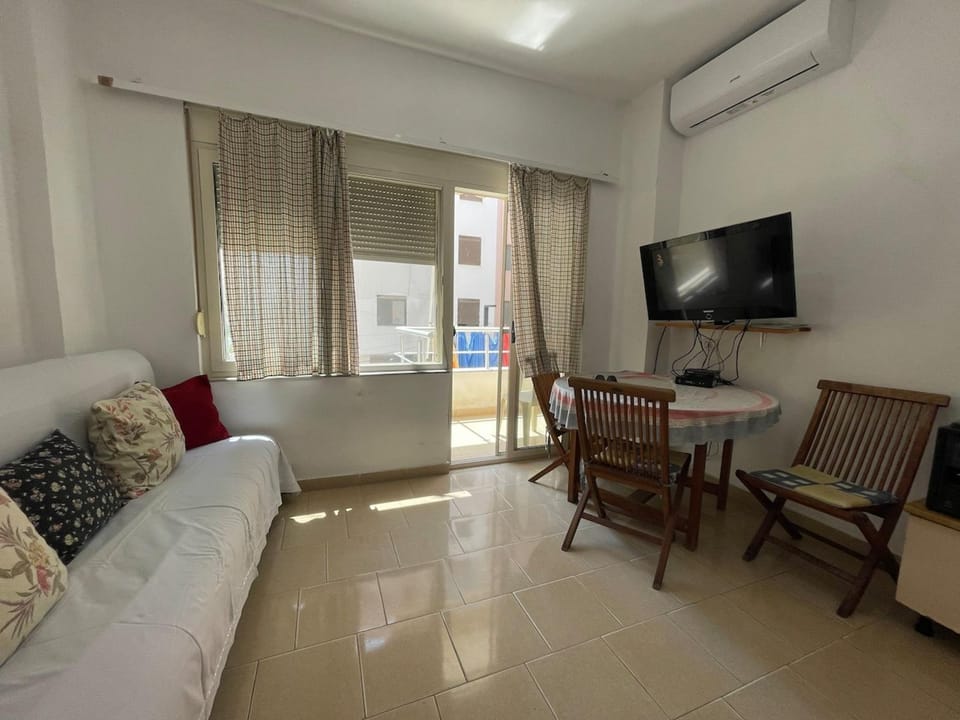 Bed, Living room, Photo of the whole room, Seating area, Dining area, Bedroom, air conditioner