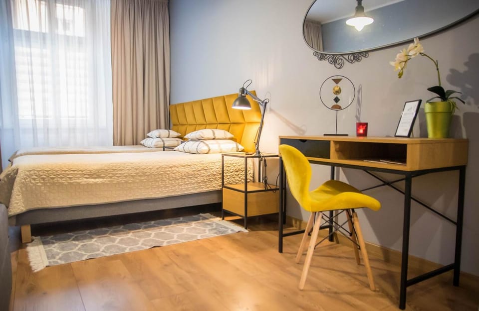 Bed, Seating area, Bedroom