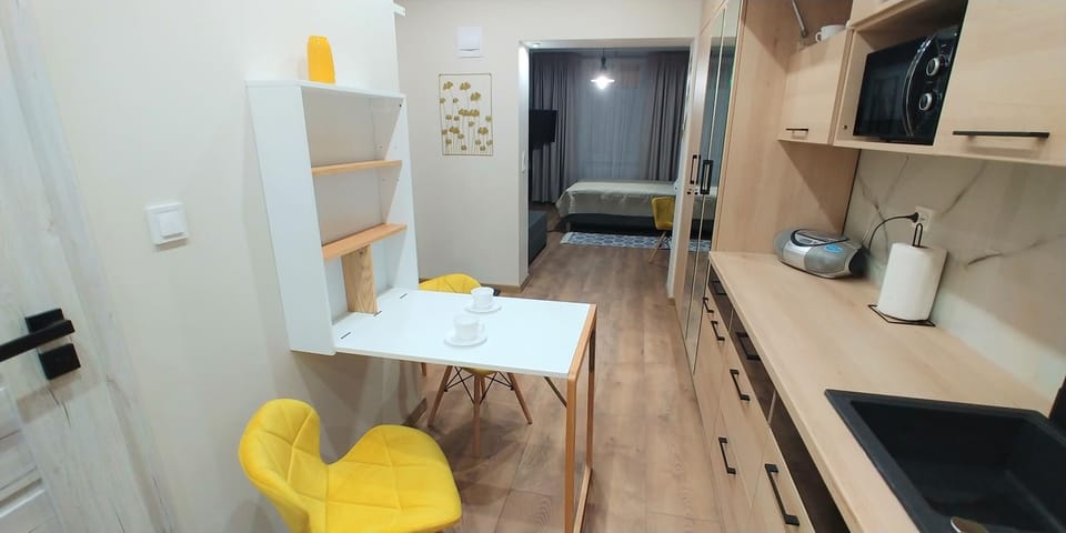 Kitchen or kitchenette, Seating area, Dining area