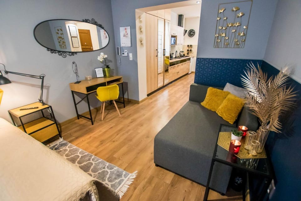 Bed, Seating area
