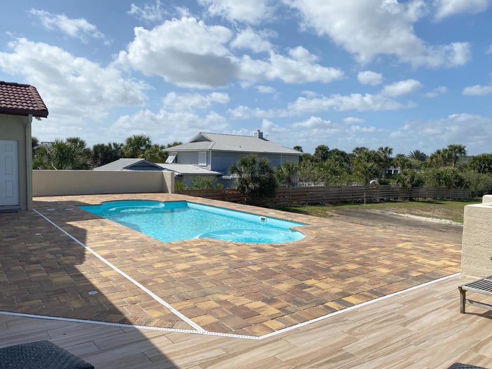 Castle, pvt pool, hot tub, beach, mini-golf, dock, fishing, ping pong House in Palm Coast