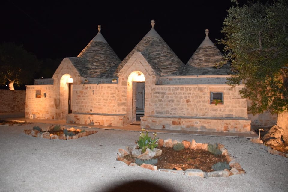 Facade/entrance, Night