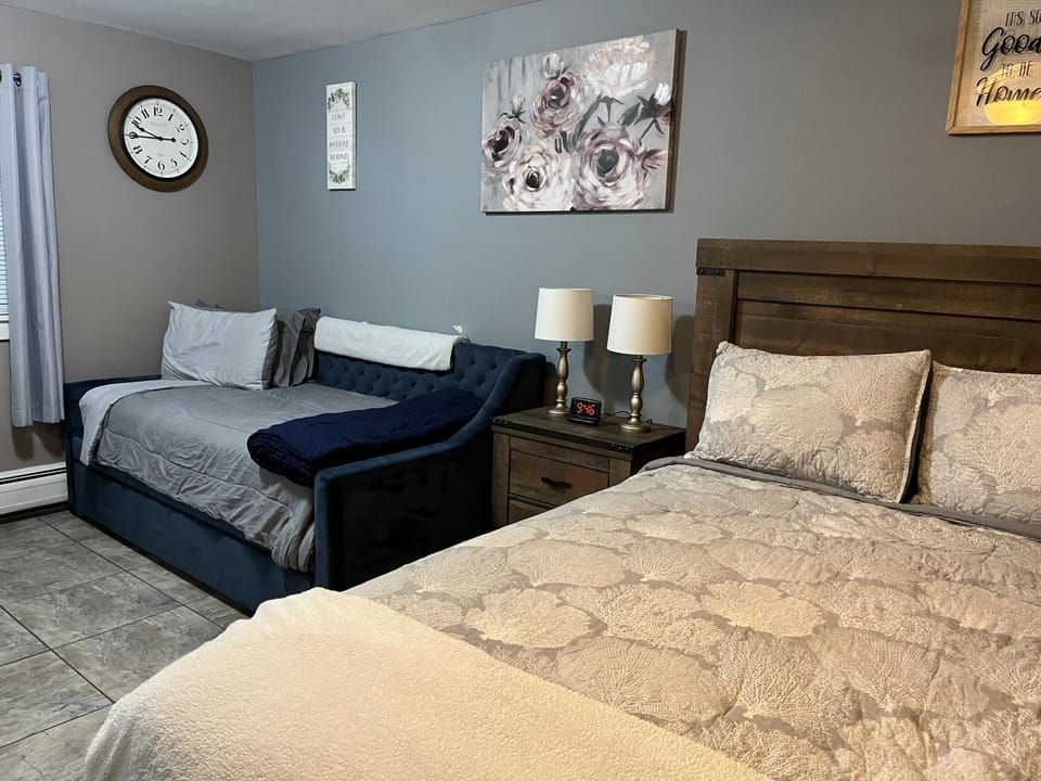 Just Like Being at Home- Newly Renovated Unit Apartment in Orleans