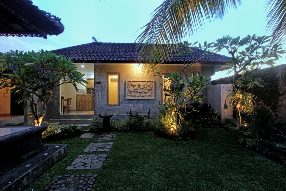 Property building, Garden, Garden, Balcony/Terrace