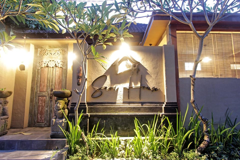Property building, Facade/entrance, Property logo or sign, Garden, Balcony/Terrace