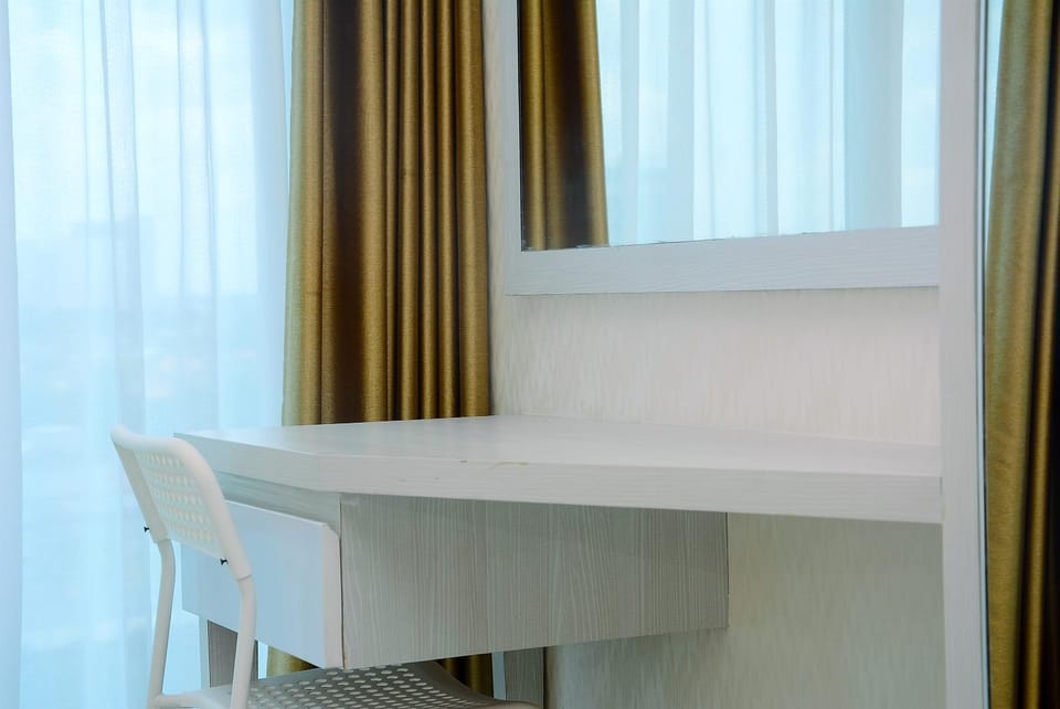 Comfy with Modern Style 1BR Grand Kamala Lagoon Apartment By Travelio Apartment in West Java