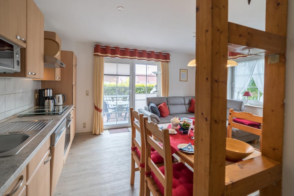 Kitchen or kitchenette, Living room, Seating area, Dining area