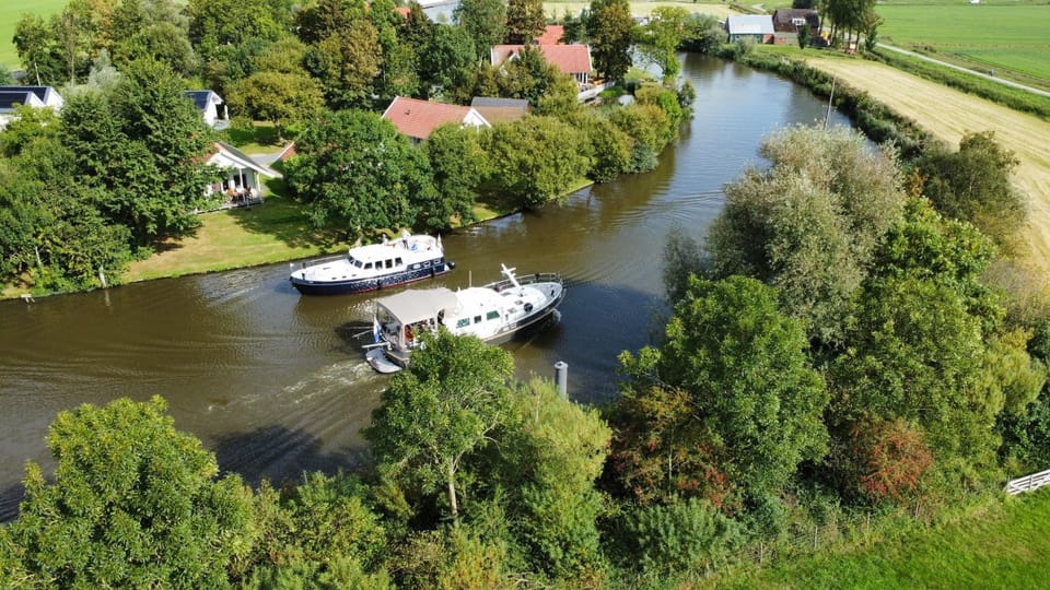 Chalet aan het water - vakantiepark de Schreiershoek Chalet in Friesland, Netherlands