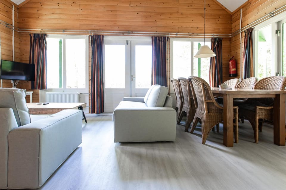 Chalet aan het water - vakantiepark de Schreiershoek Chalet in Friesland, Netherlands