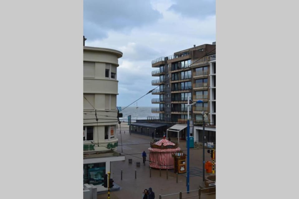 Sea view, Street view