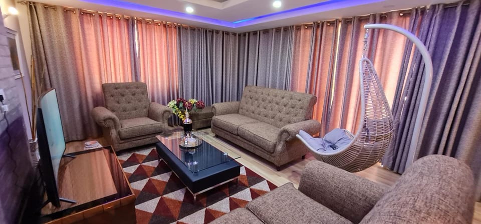 TV and multimedia, Seating area, Quiet street view