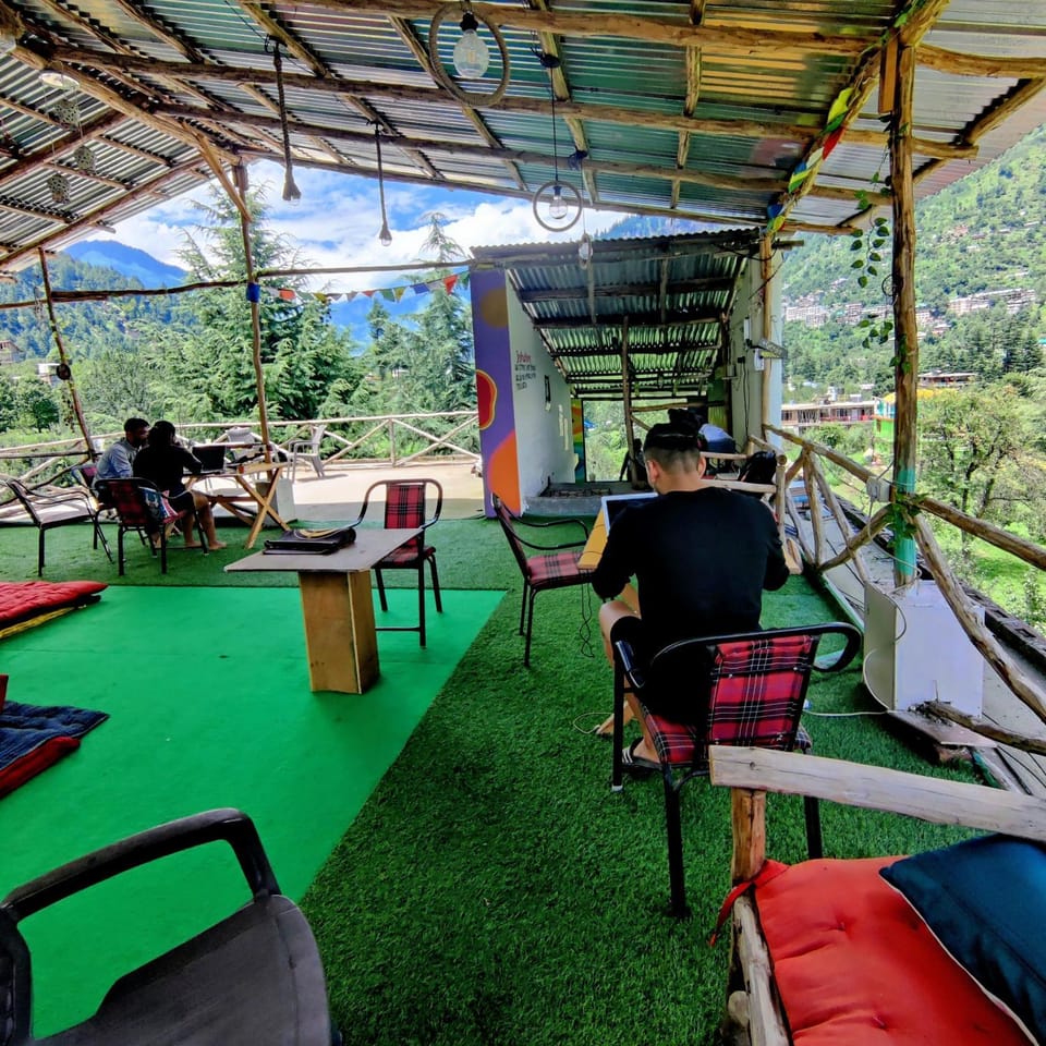 Natural landscape, Balcony/Terrace, Seating area, group of guests