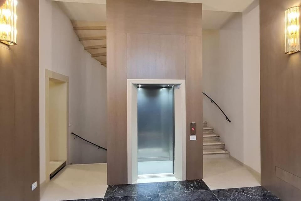 Facade/entrance, elevator