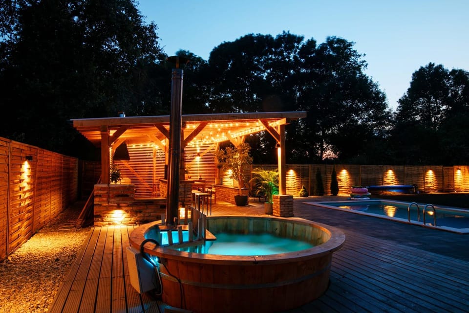 Garden, Hot Tub
