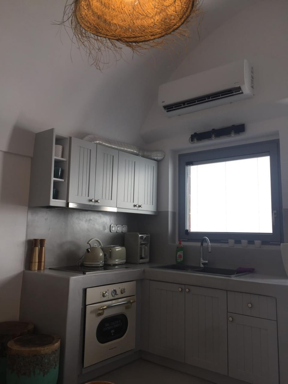 Kitchen or kitchenette, oven, stove