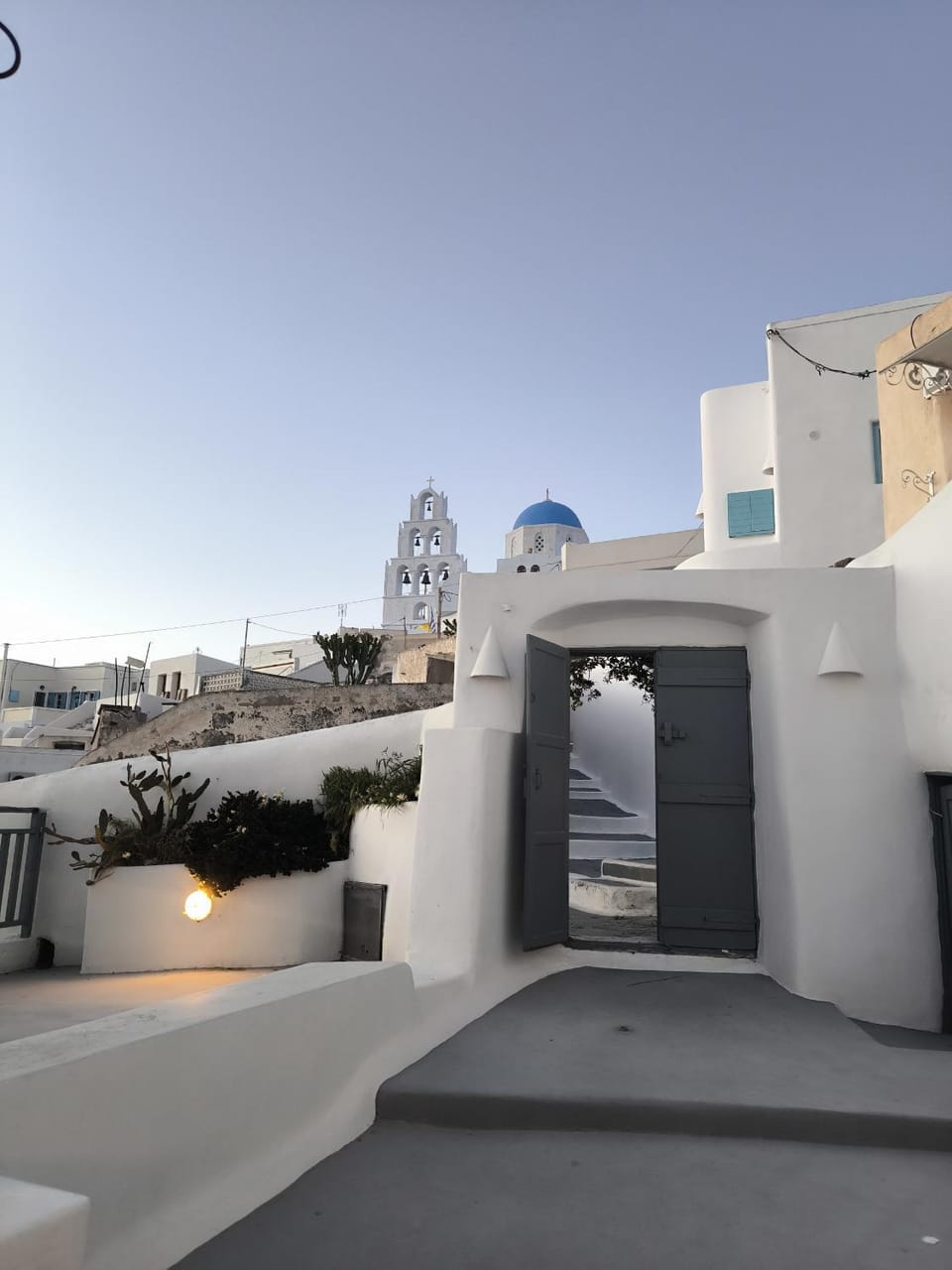 Property building, Facade/entrance, Day, Neighbourhood, View (from property/room), Balcony/Terrace, Location