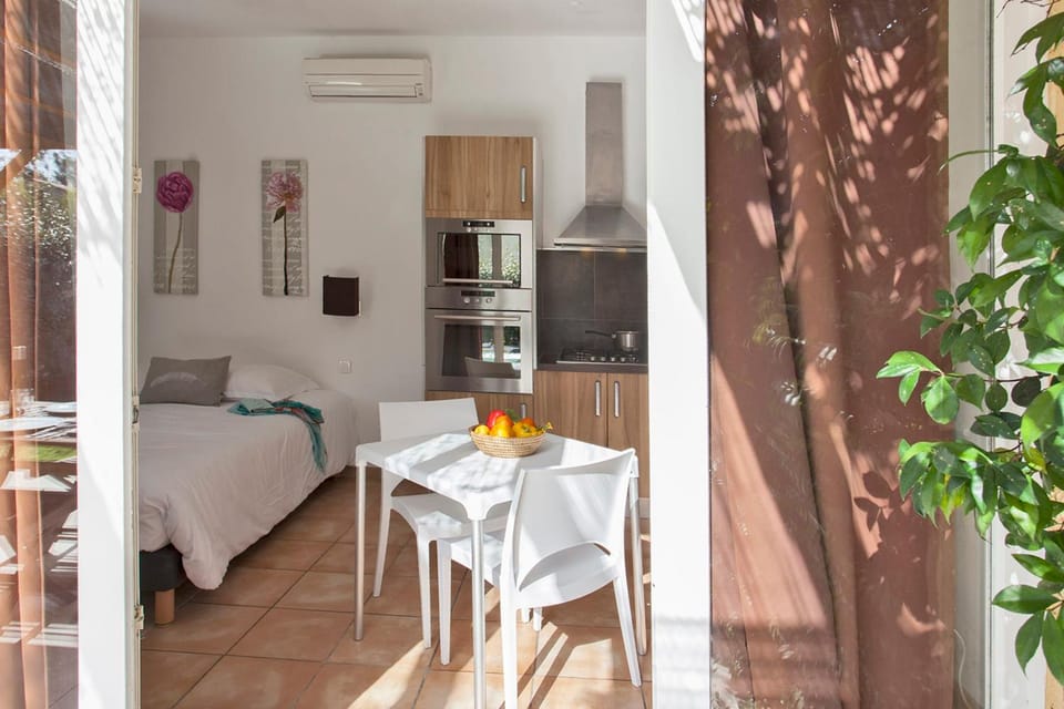 Amarylis à Calvi location 2 pers avec clim jardin piscine et barbecue Villa in Calvi