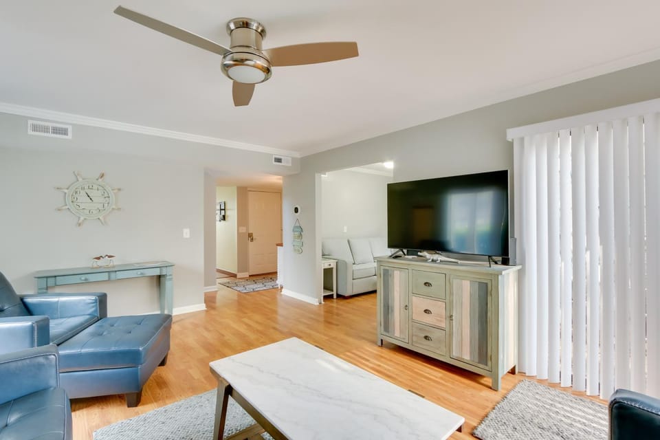 Decks + Pool Access: Hilton Head Island Townhome House in Hilton Head Island