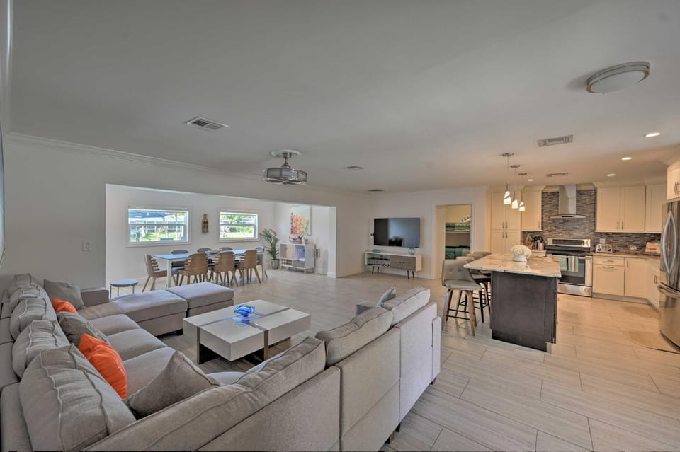Pool, Dock, Game Room: Cape Coral Canal Home House in Cape Coral