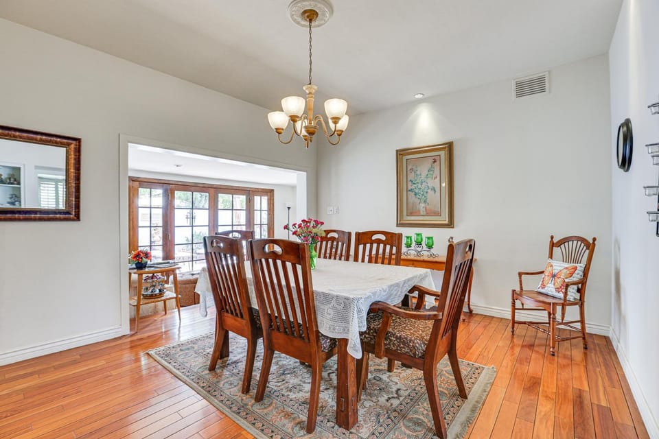 2 Mi to Dtwn Phoenix: Walkable Family Retreat! House in Phoenix