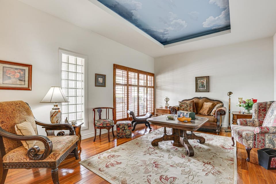 2 Mi to Dtwn Phoenix: Walkable Family Retreat! House in Phoenix
