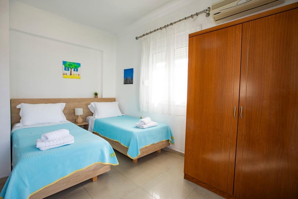 Bed, Bedroom, wardrobe, air conditioner