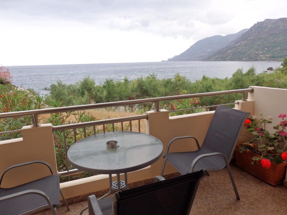 Ravdoucha Beach Studios Apartment in Crete