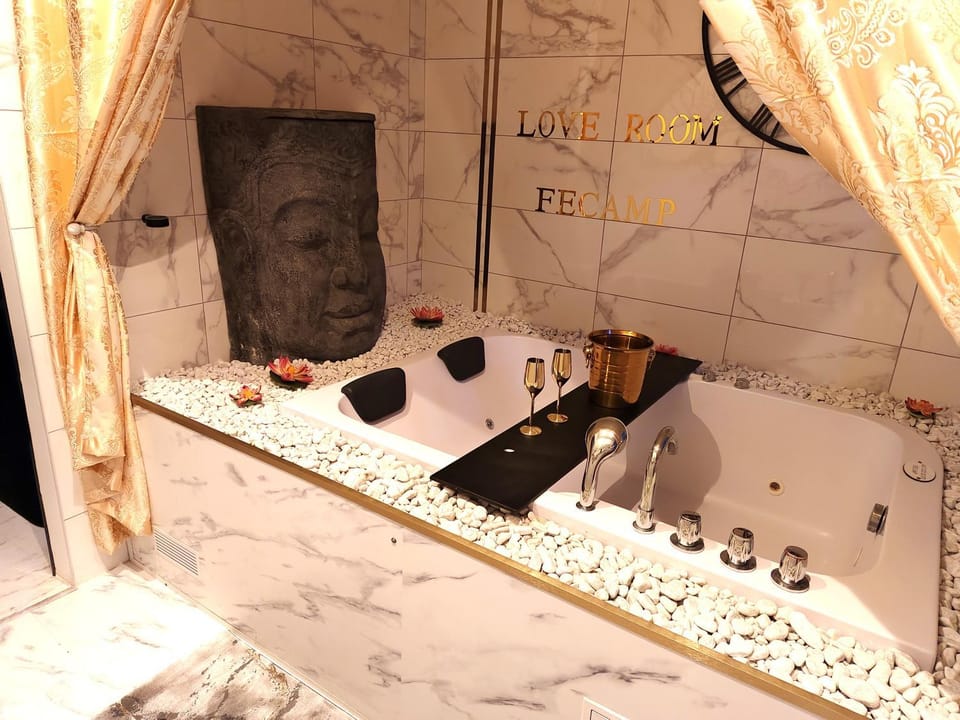 Hot Tub, Decorative detail, Bath