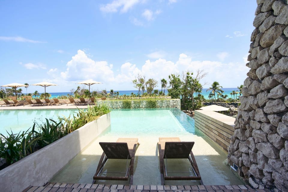 View (from property/room), Pool view, Sea view