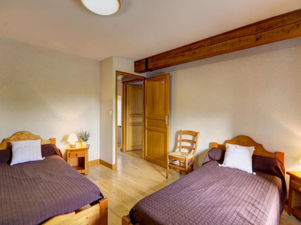 Gîte accueillant pour 7 pers avec cheminée et terrasse - FR-1-496-225 House in Auvergne-Rhône-Alpes