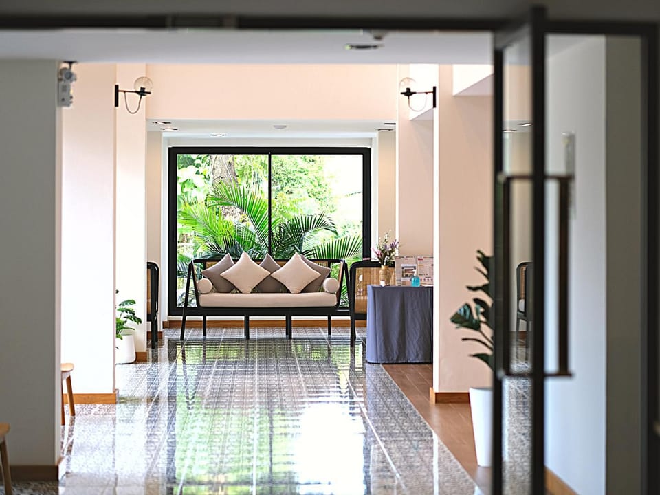 Living room, Lobby or reception, Seating area, Dining area