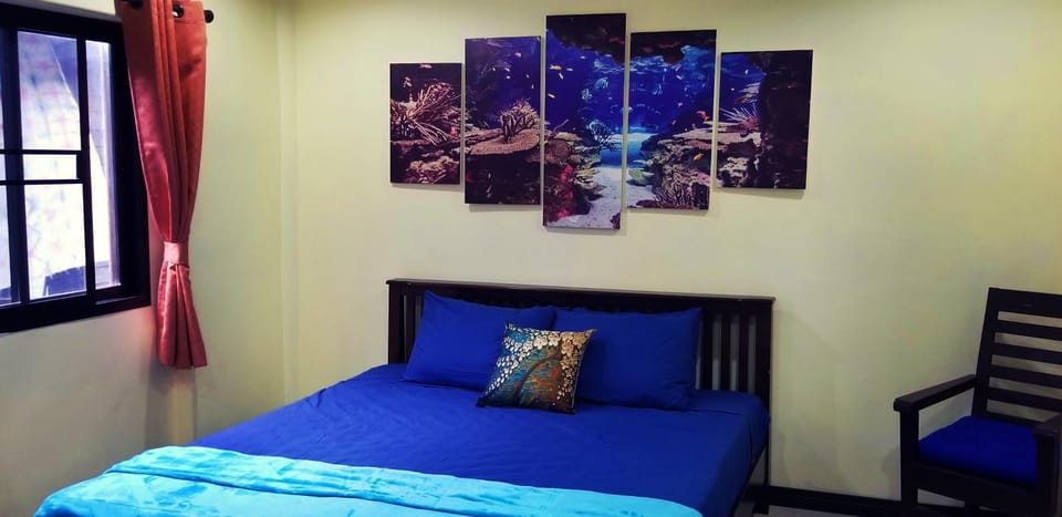 Shower, Bed, Bathroom, Photo of the whole room, Bedroom, heating, wardrobe, air conditioner