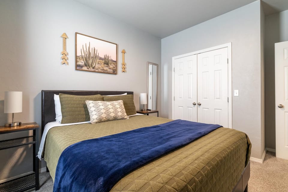 Bed, Photo of the whole room, Bedroom, wardrobe