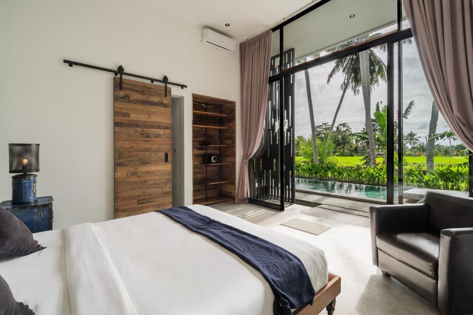 Bed, TV and multimedia, Bedroom, air conditioner