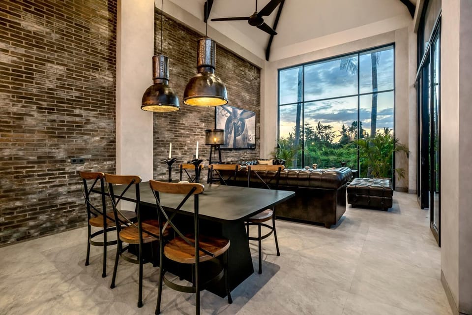 View (from property/room), Seating area, Dining area