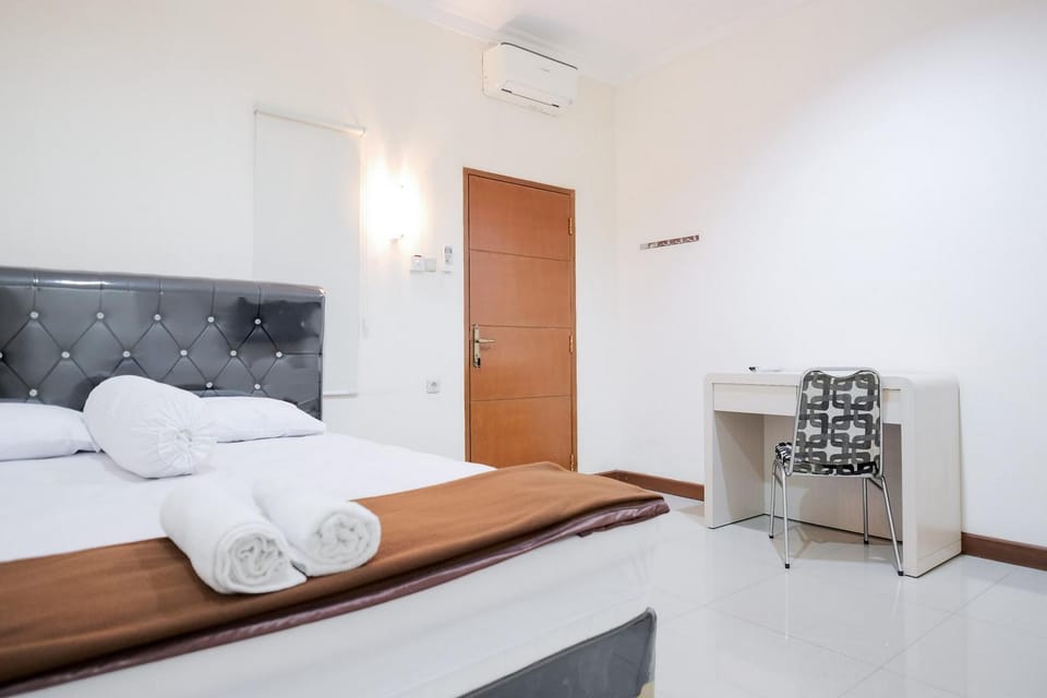 Bed, Photo of the whole room, Bedroom