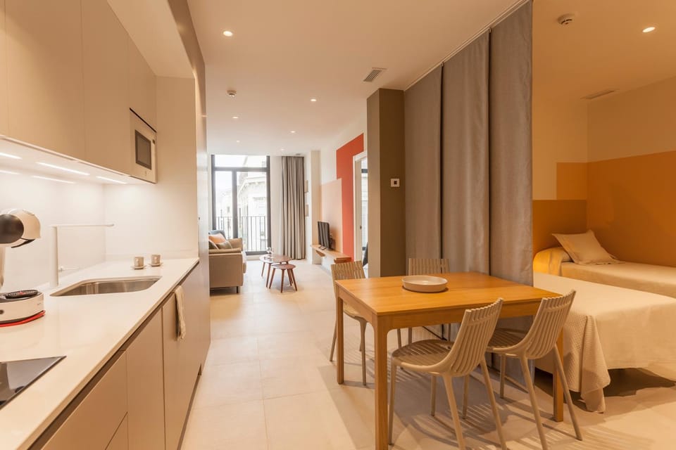 Bed, Coffee/tea facilities, Kitchen or kitchenette, Dining area, Bedroom