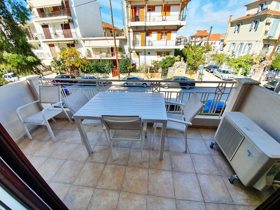 Neighbourhood, Balcony/Terrace