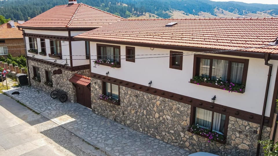 БЕЛИТЕ КЪЩИ House in Blagoevgrad Province