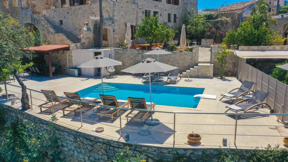 Day, Pool view, Swimming pool, sunbed