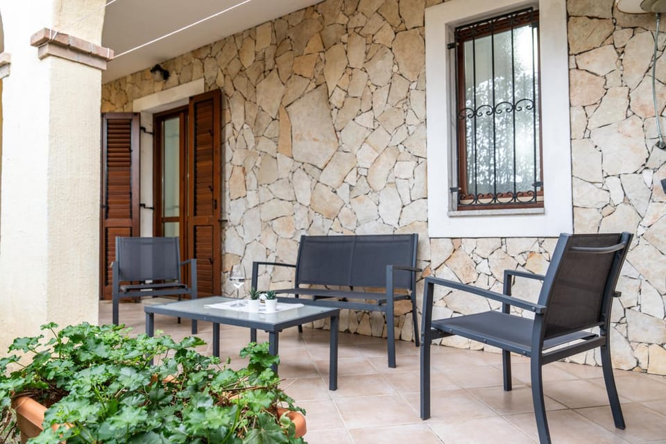 Casa Matilda - Villasimius, 3 bedrooms, double private garden, sleeps 7 Apartment in Villasimius