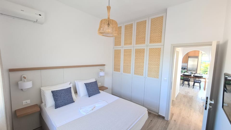 Nearby landmark, Bed, Natural landscape, TV and multimedia, Bedroom, Landmark view, Landmark view, wardrobe, air conditioner