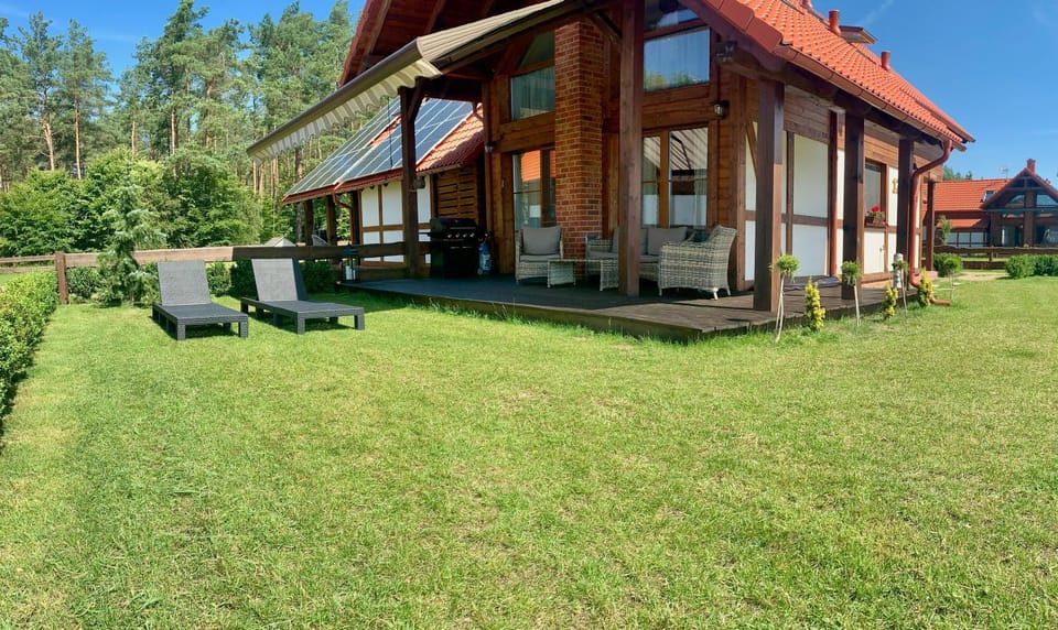 Property building, Day, Garden, Balcony/Terrace