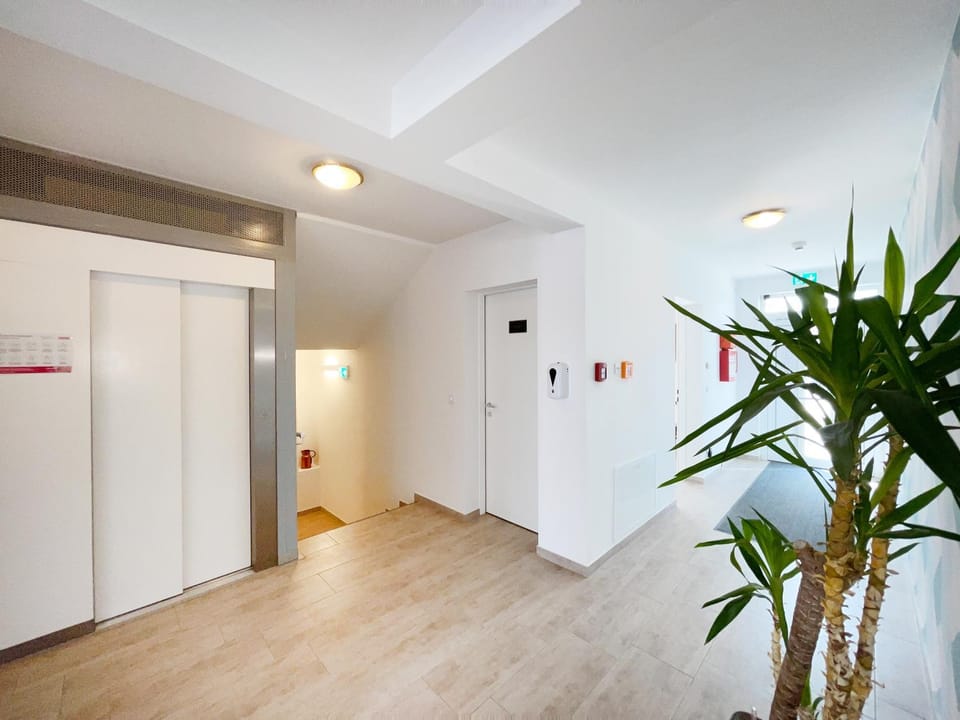 Facade/entrance, Area and facilities, Breakfast
