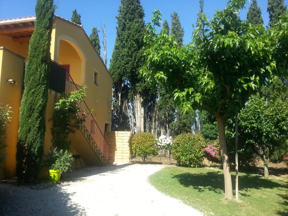 Facade/entrance, Garden