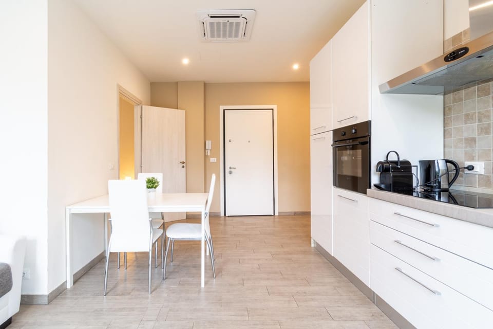 Facade/entrance, Dining area, kitchen